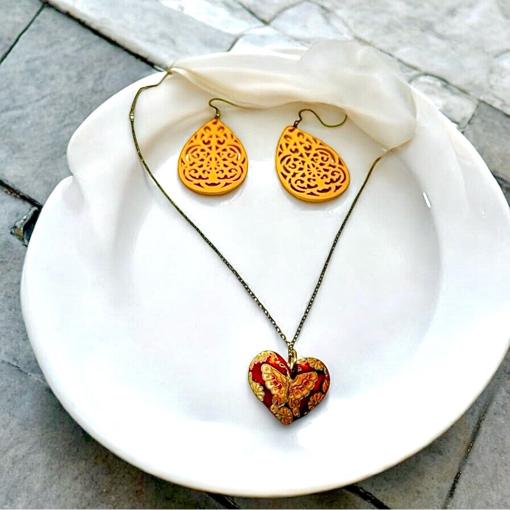 Elegant Gold and Red Heart Necklace and Earring Set